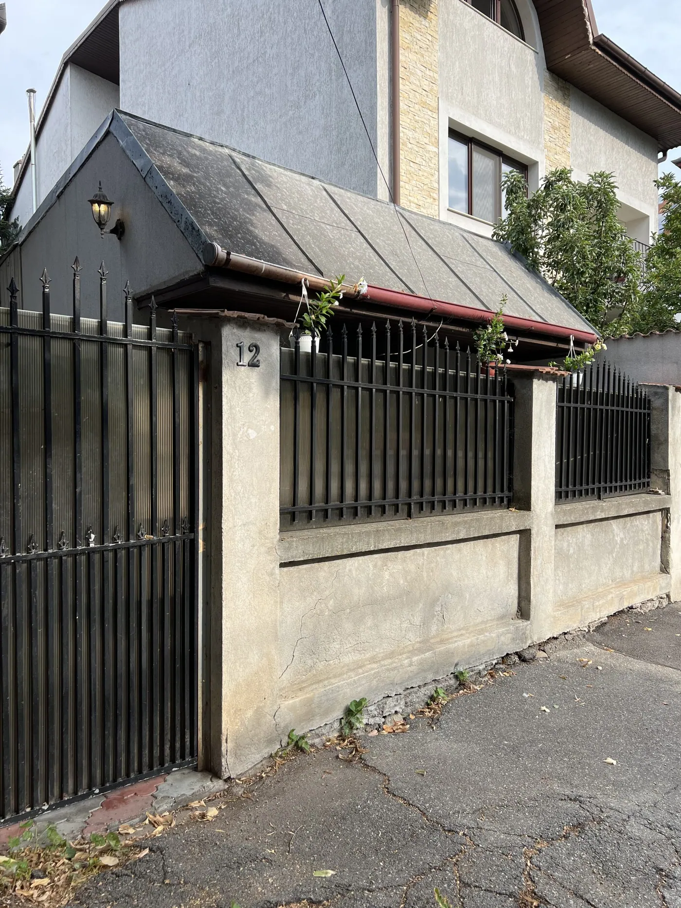 Property gate and entrance to Serene Studio Bucharest